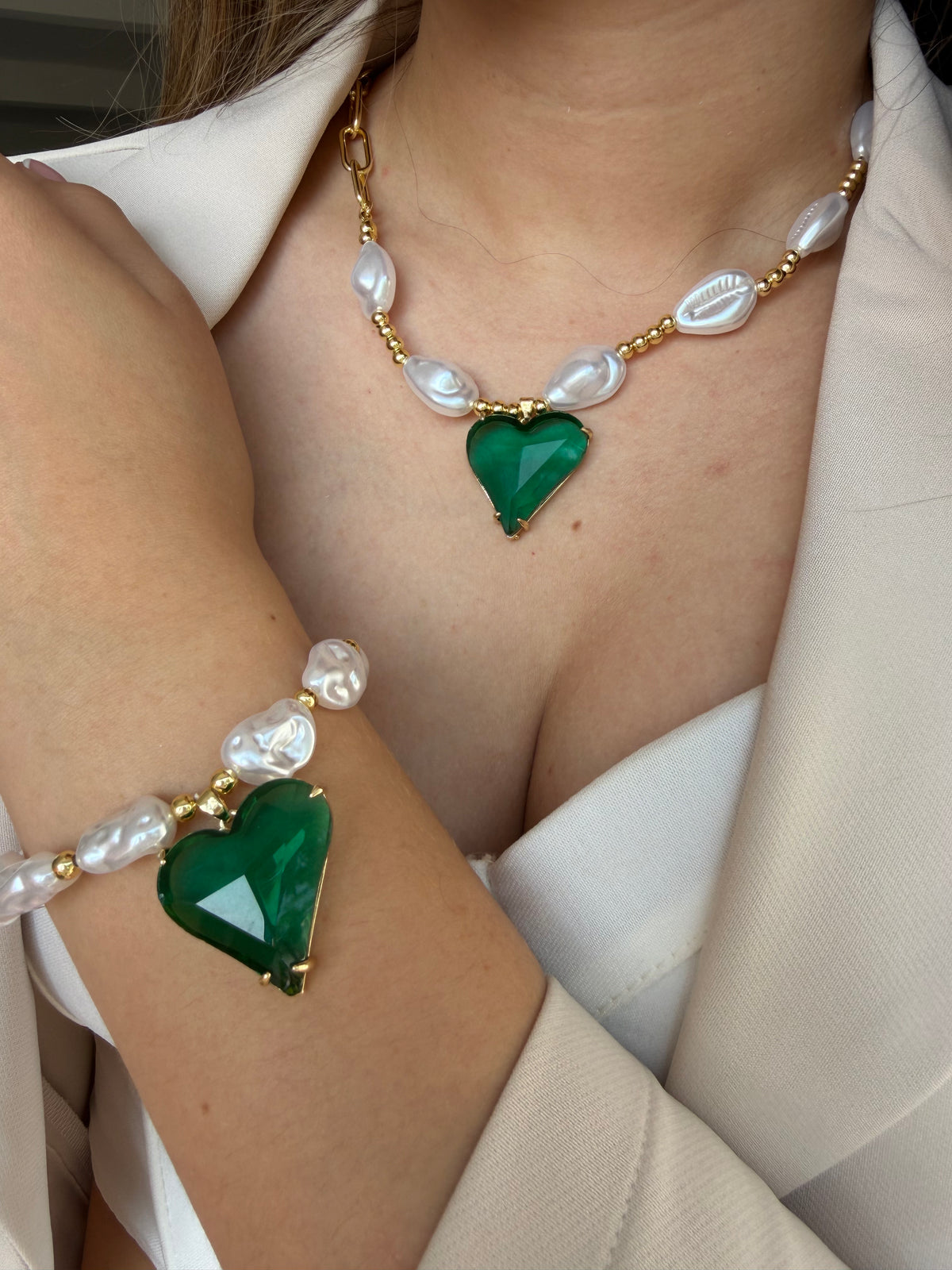 Set Collar en perla con dije con Corazón