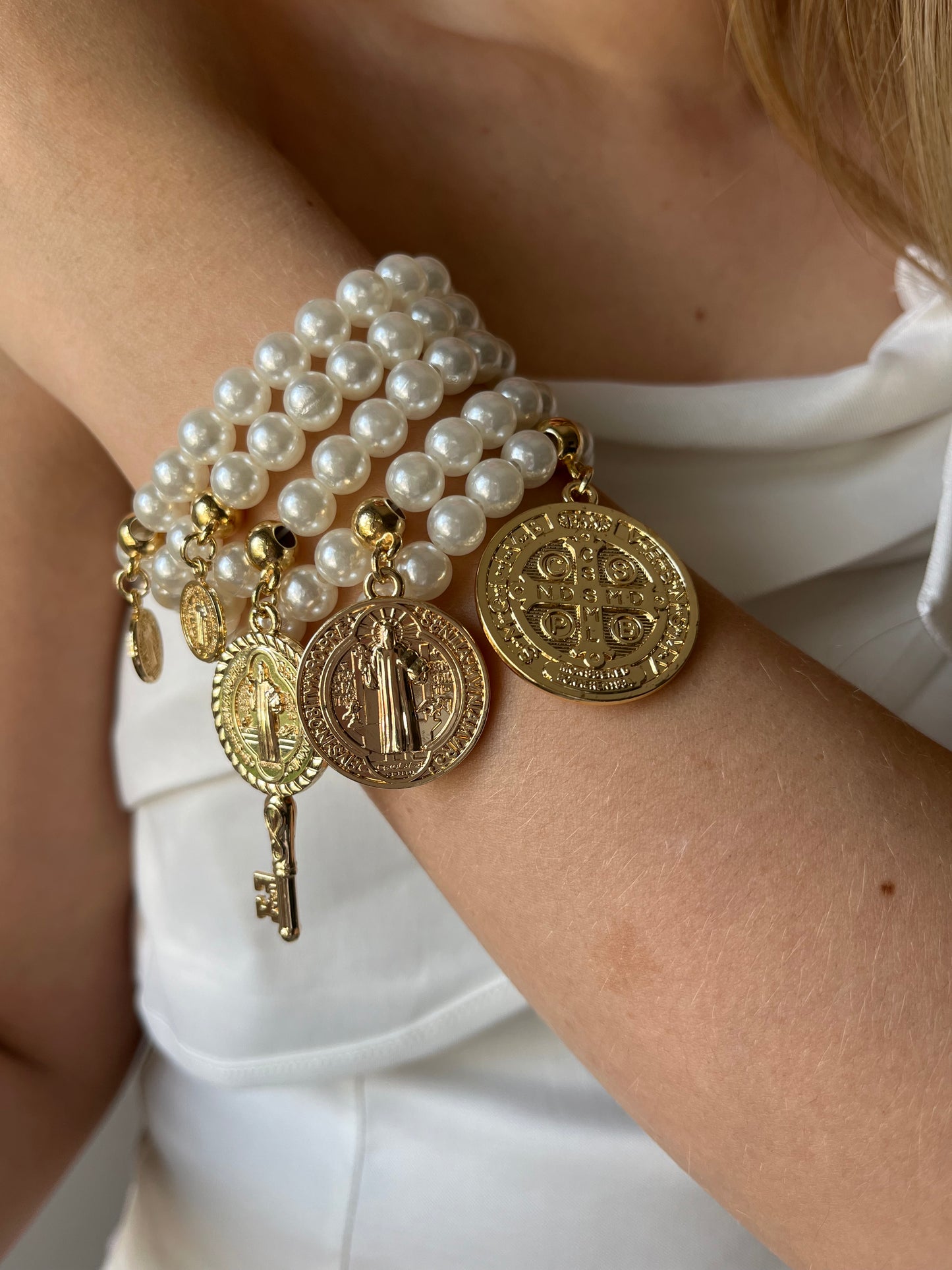 Pulsera Religiosa con perlas San Benito