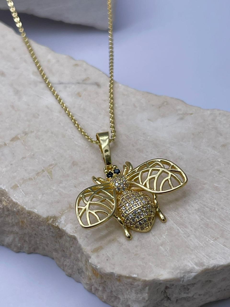 Cadena con dije de insecto