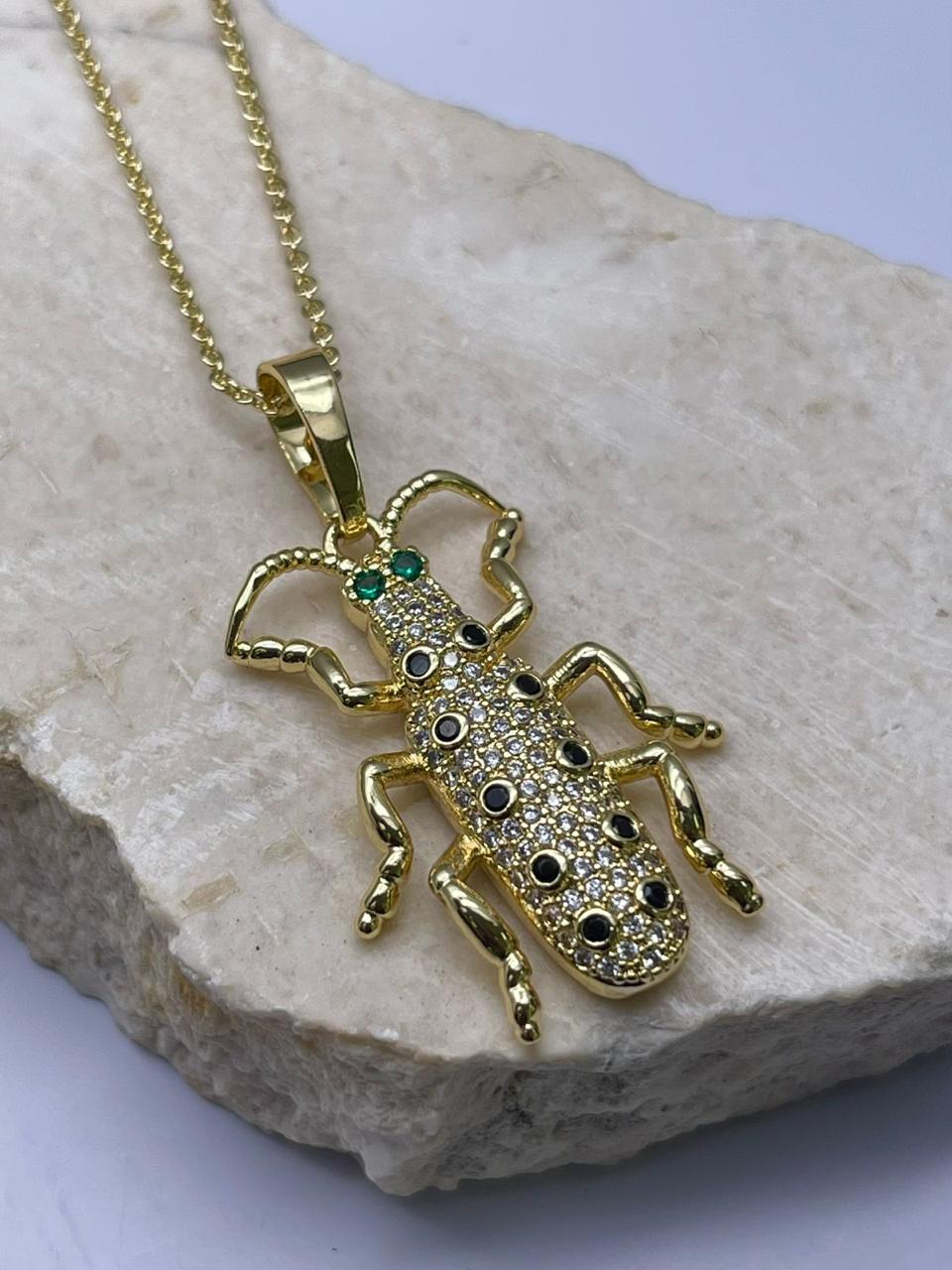 Cadena con dije de insecto