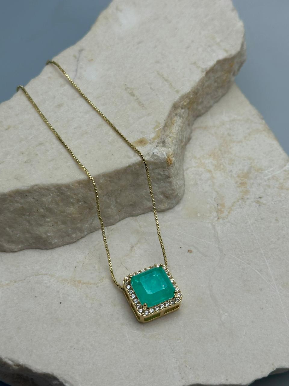 Cadena con dije Esmeralda Cuadrado con Circones