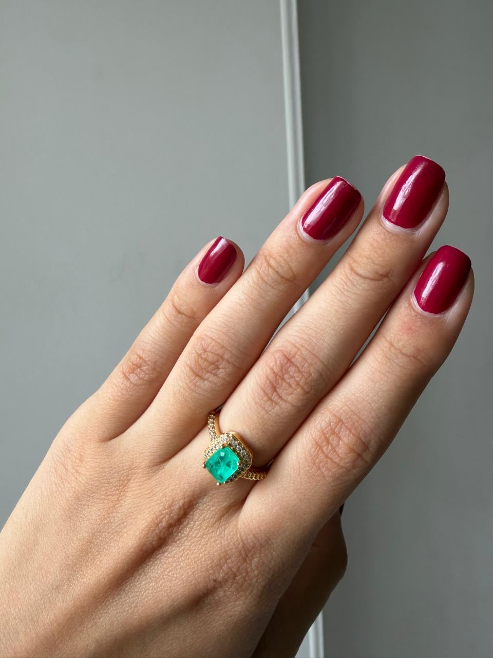 Anillo con esmeralda de laboratorio Cuadrado con Circones