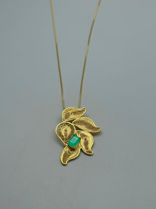 Dije en filigrana con Esmeralda de Laboratorio
