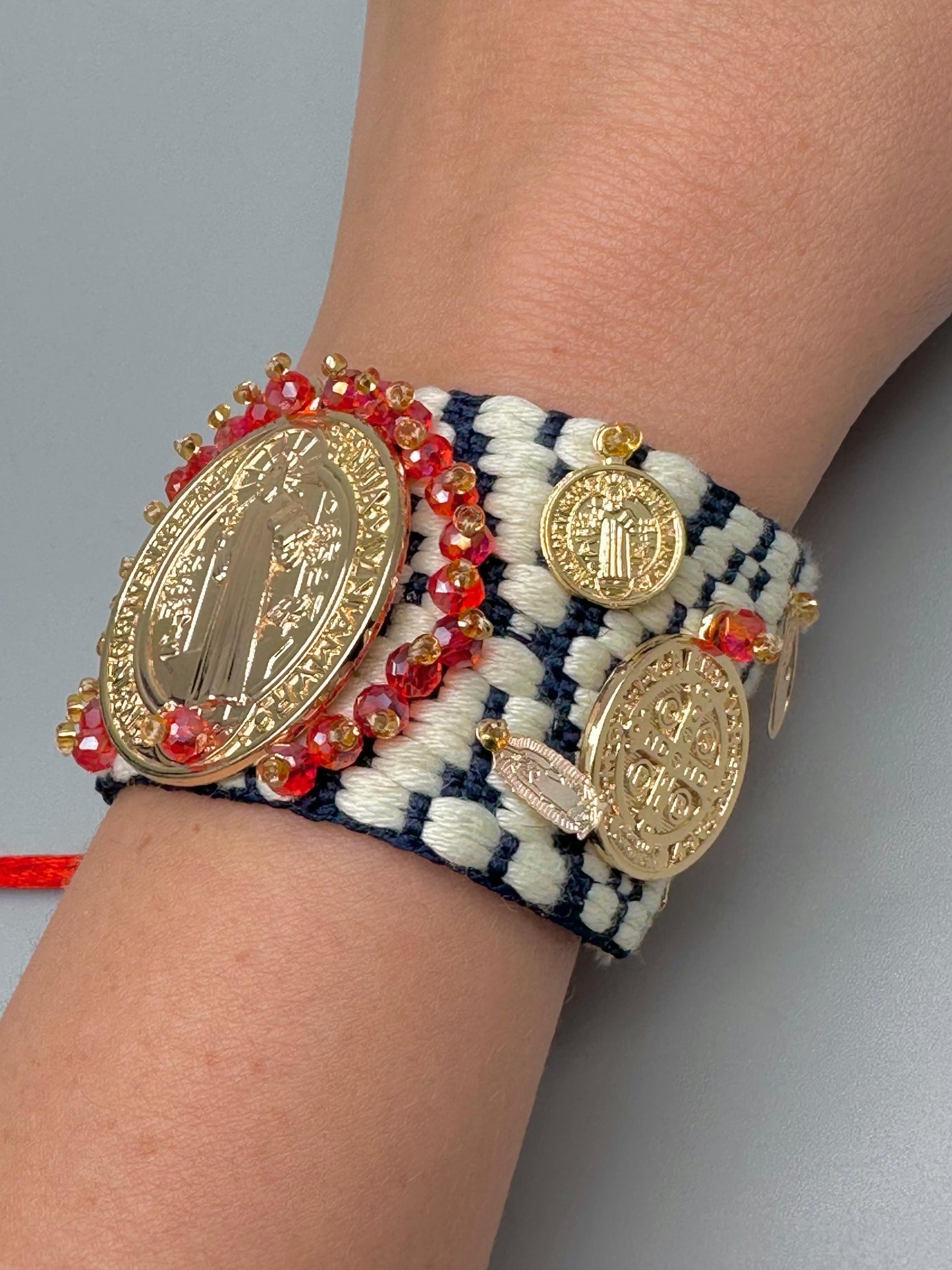 Pulseras de San Benito en crochet & cristal