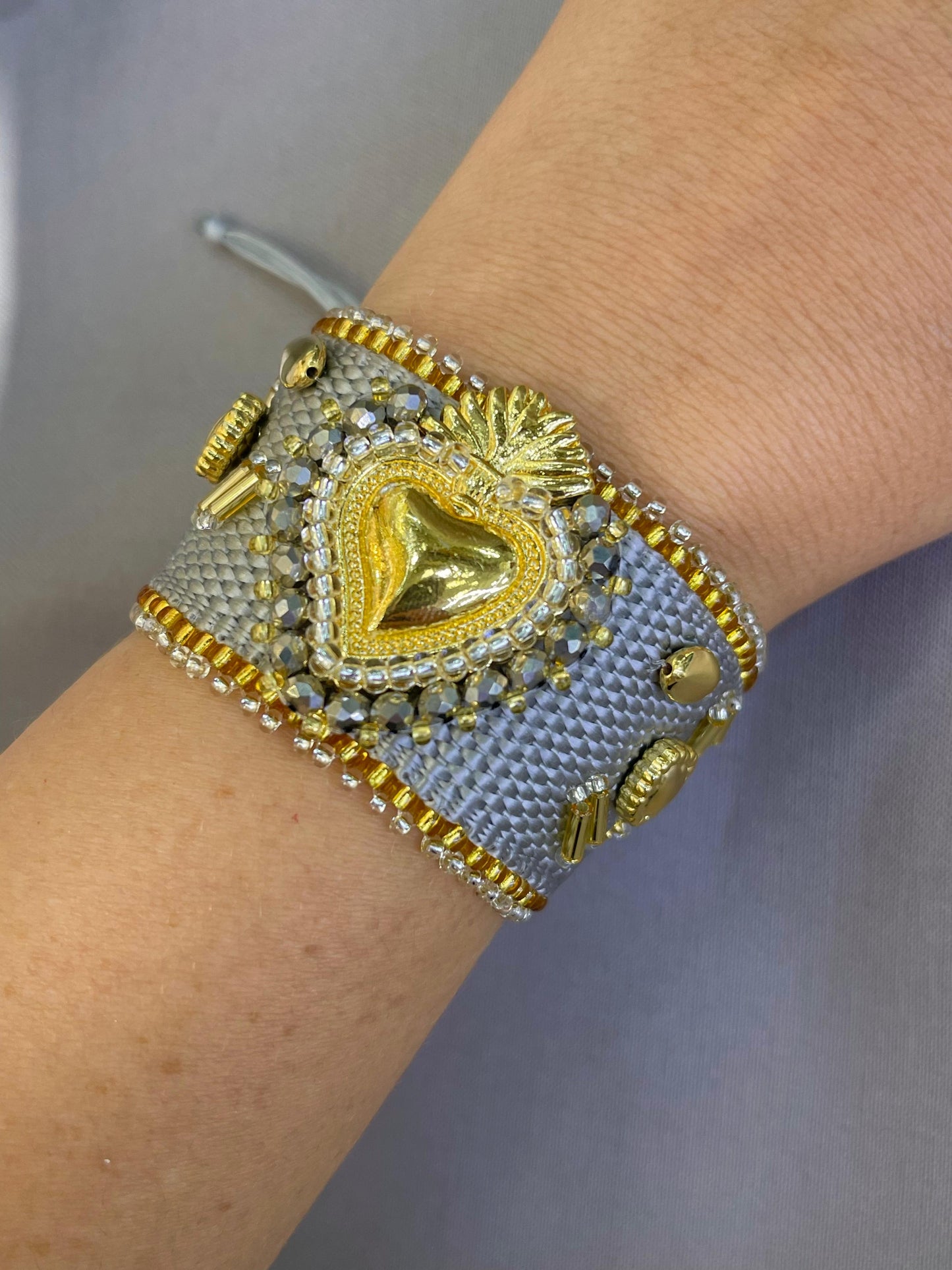 Pulseras del sagrado corazón de Jesús en crochet & cristal