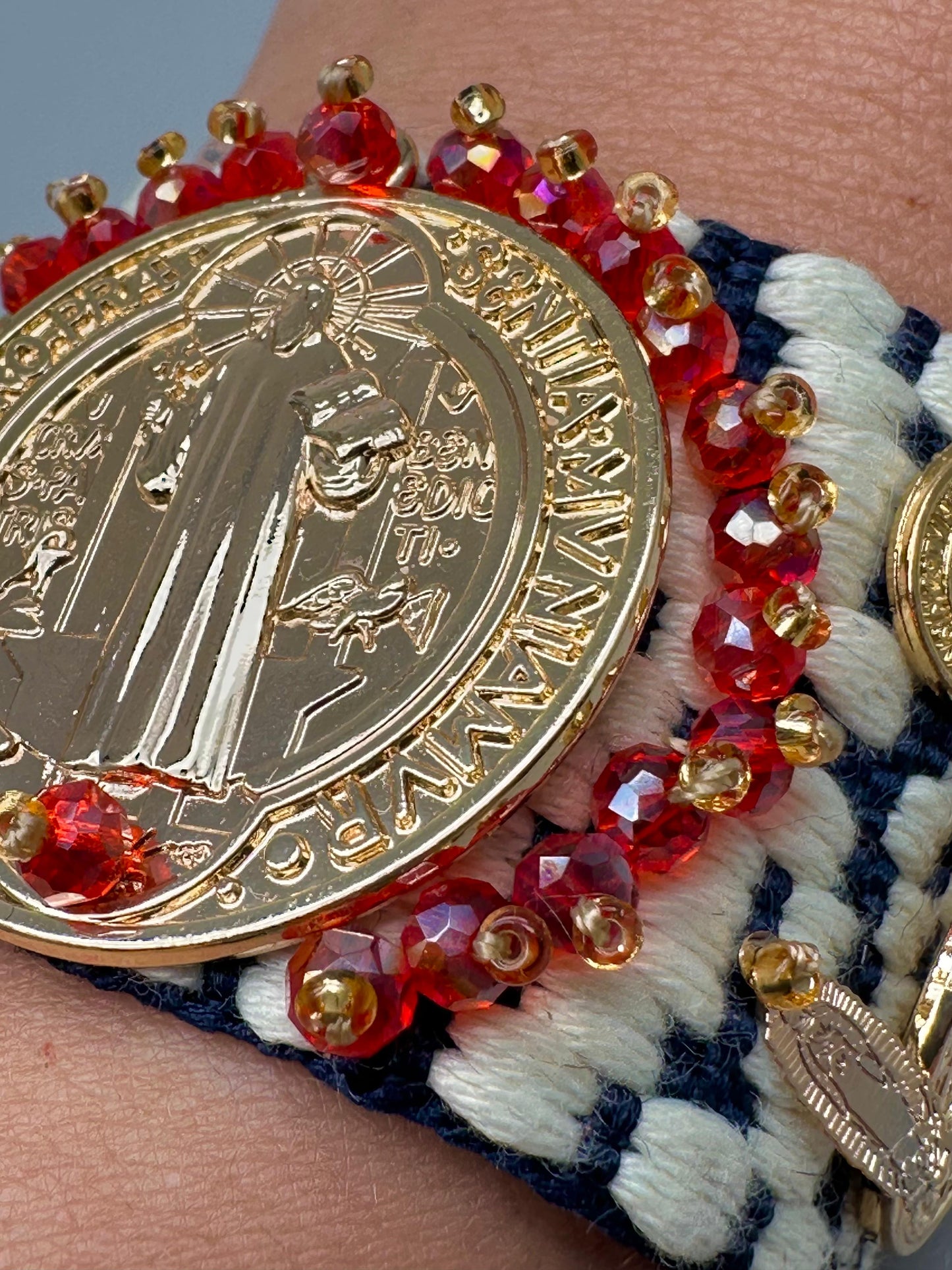Pulseras de San Benito en crochet & cristal