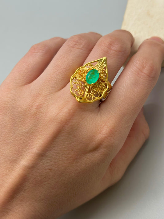 Anillo en filigrana con Esmeralda de Laboratorio