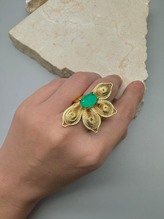 Anillo en filigrana con Esmeralda de Laboratorio