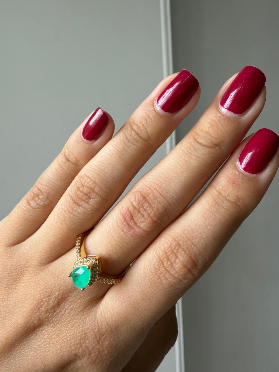 Anillo con esmeralda de laboratorio Cuadrado con Circones