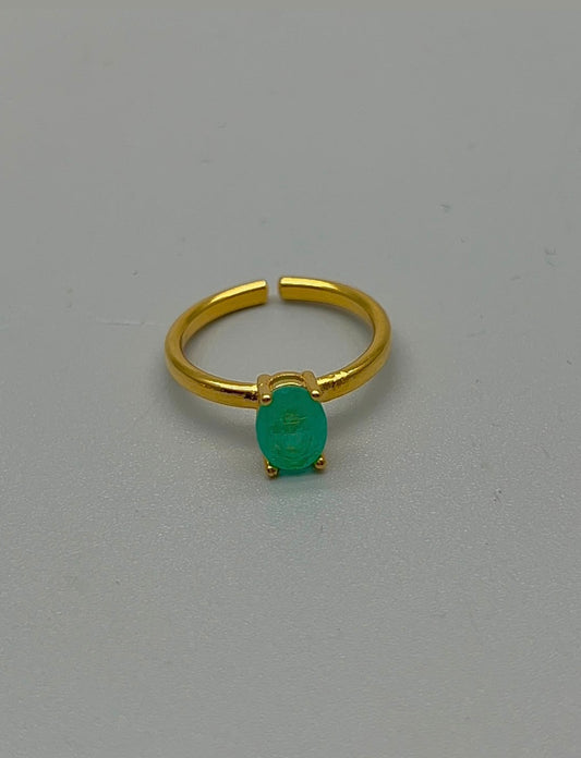 Anillo con esmeralda de laboratorio