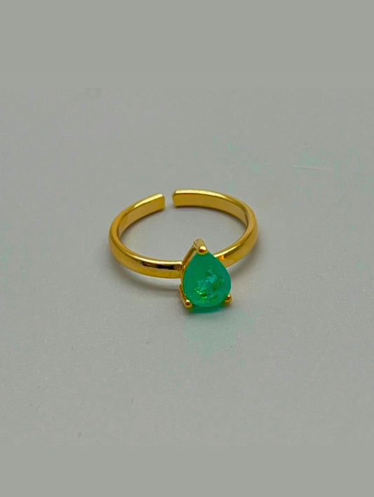 Anillo con esmeralda de laboratorio