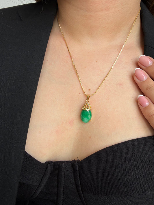 Dije con piedra Jade