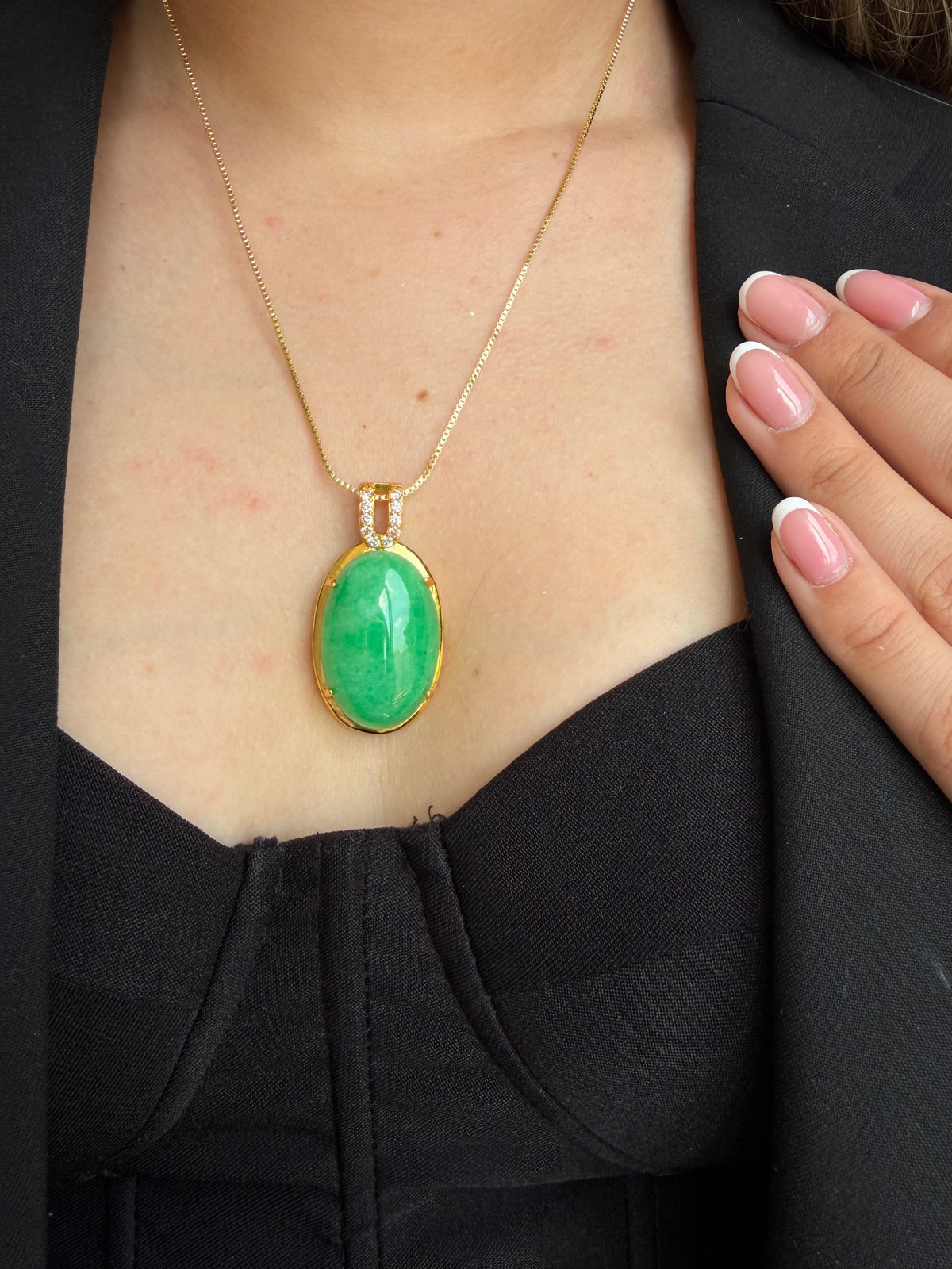 Dije con piedra Jade