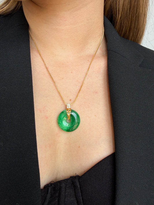 Dije con piedra Jade