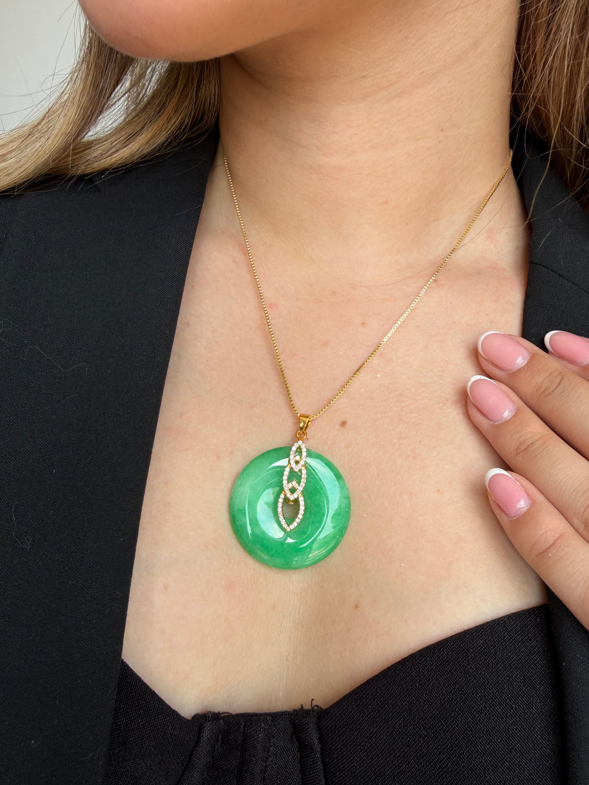 Dije con piedra Jade