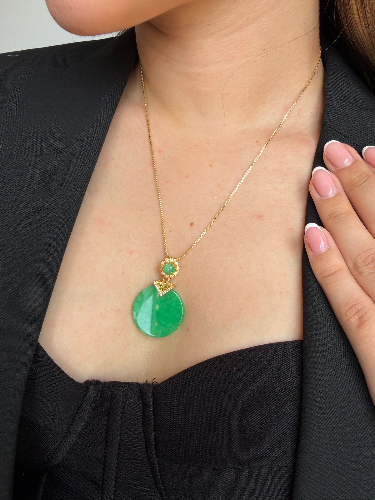 Dije con piedra Jade