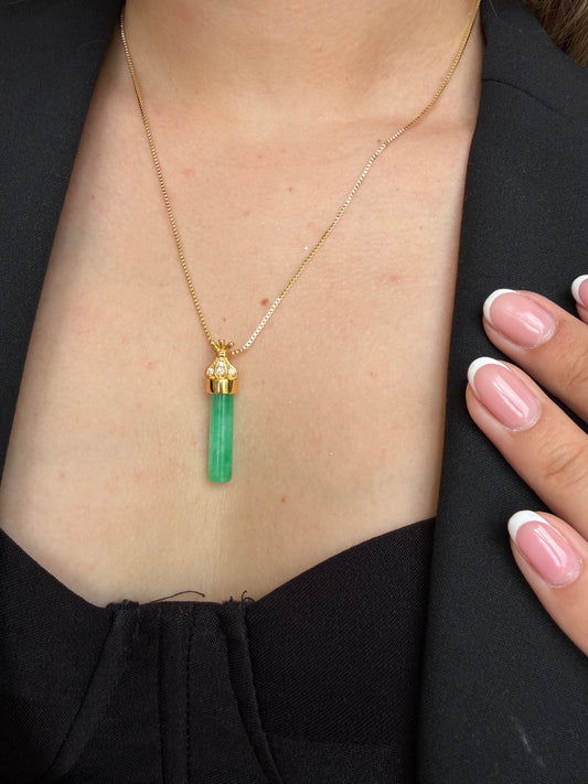 Dije con piedra Jade