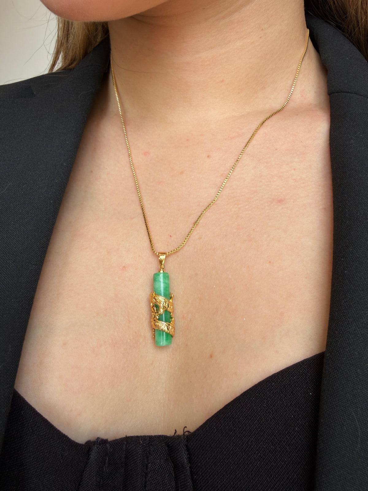 Dije con piedra Jade