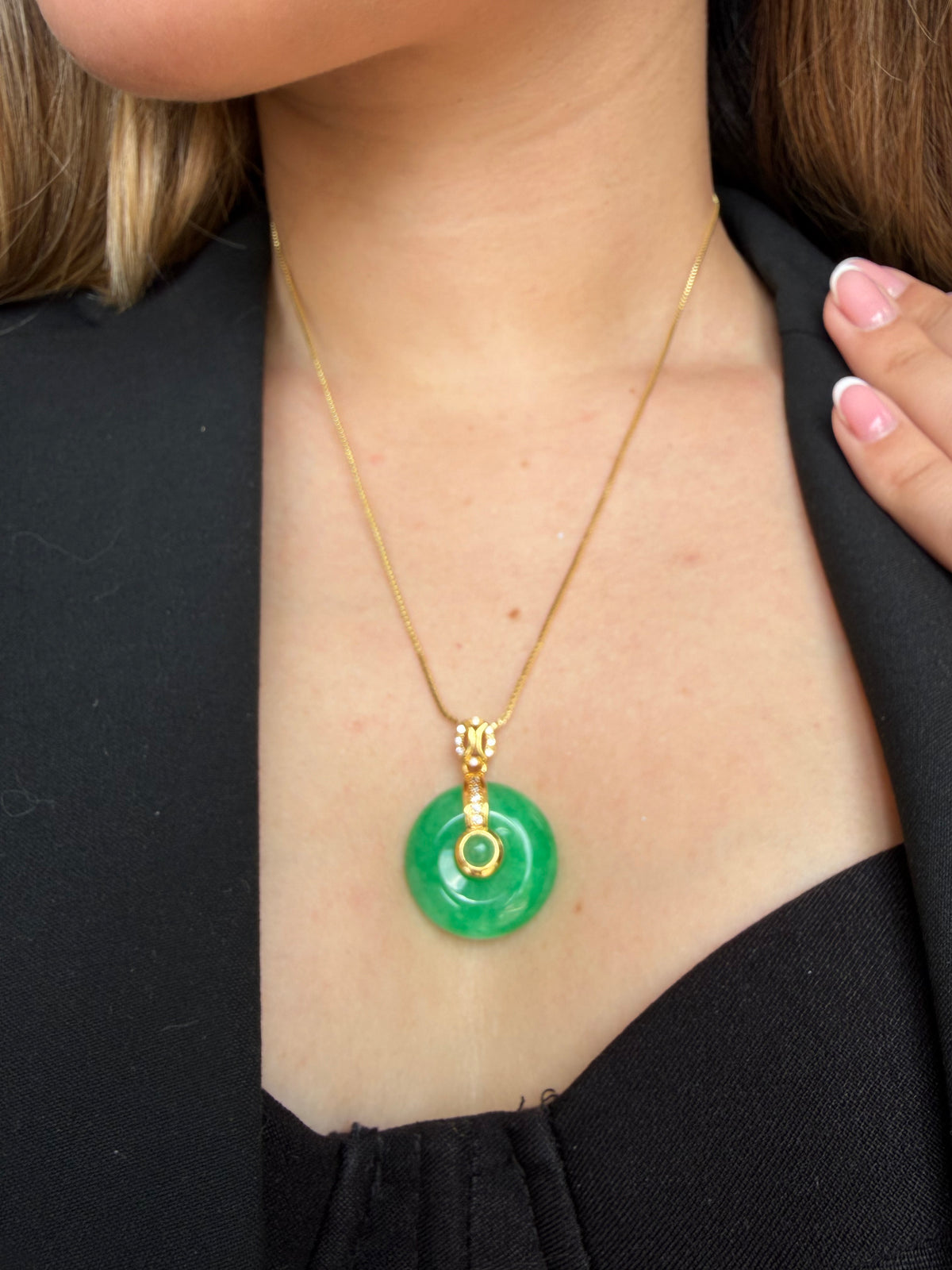 Dije con piedra Jade