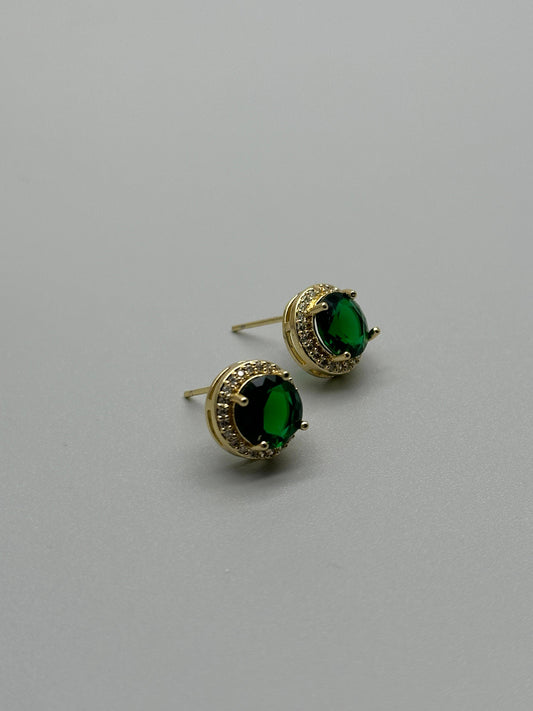 topo con piedra verde