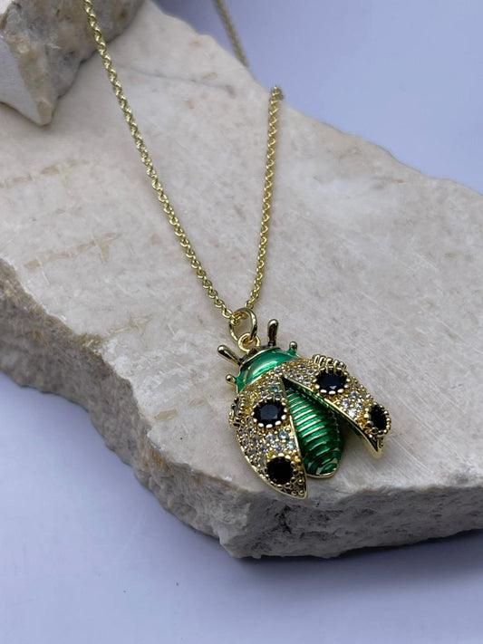 Cadena con dije de insecto