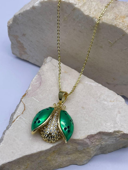 Cadena con dije de insecto