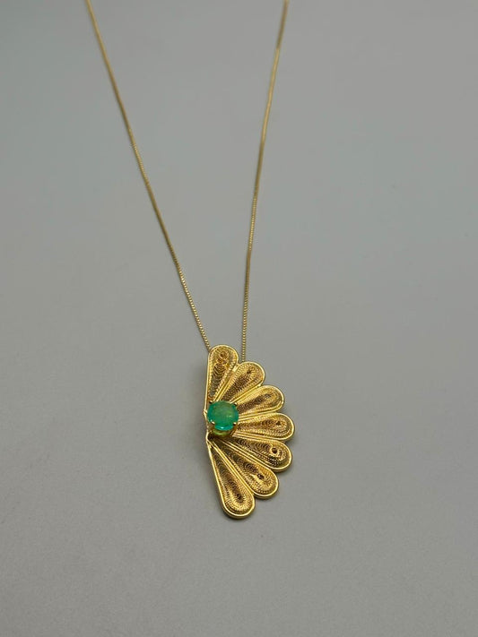 Dije en filigrana con Esmeralda de Laboratorio
