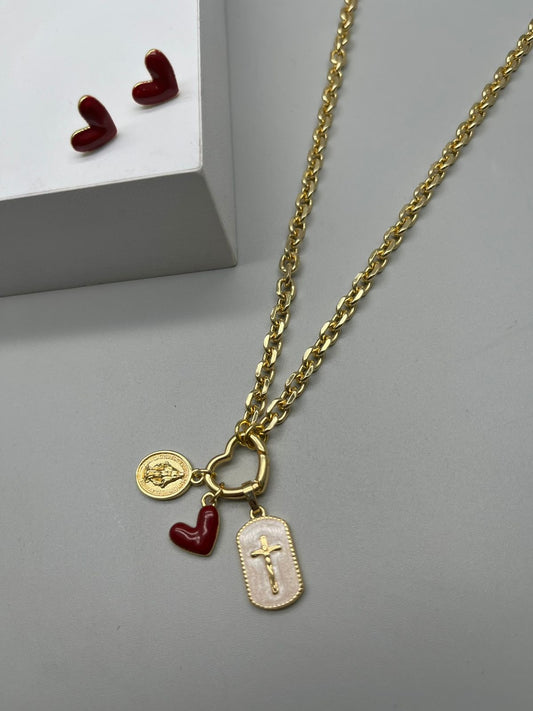 Cadena con varios dijes