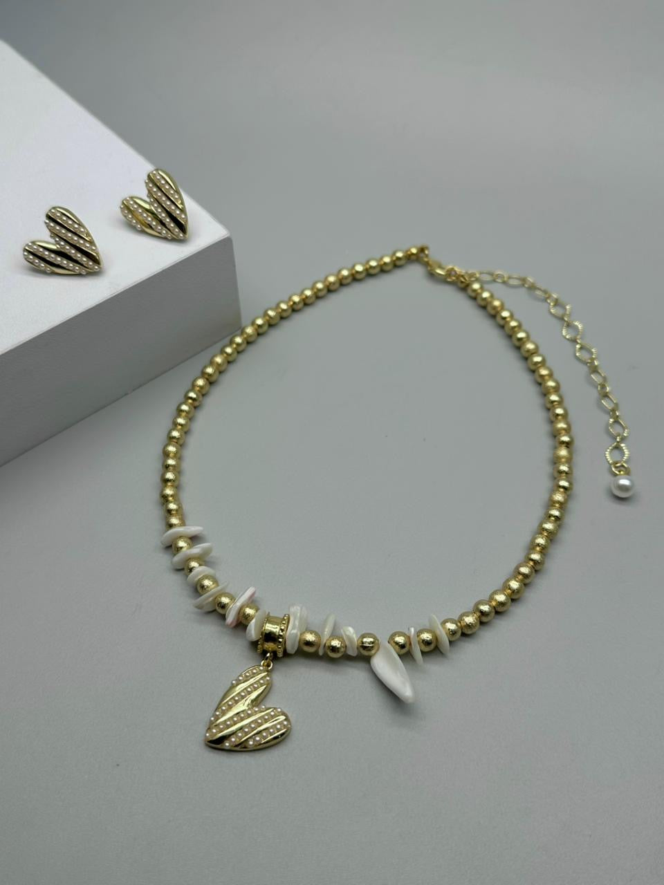 Cadena con varios dijes