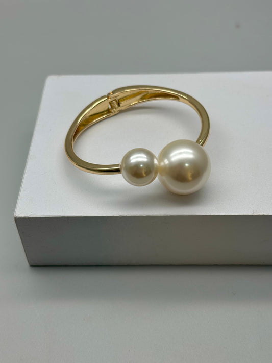 Brazalete con perlas